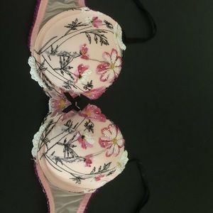 Victoria Secret women’s bra